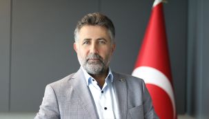 Bayraklılı çocuklar tiyatro festivalinde doyasıya eğlendi