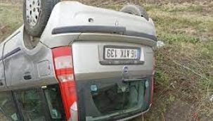Otomobil su kanalına devrildi