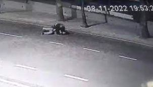 Sokakta tanımadığı kişiye saldırdı