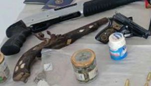 Antik tabancayı satmak isterken yakalandı