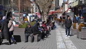 Artan hava sıcaklığını fırsat bilen vatandaşlar adeta sokaklara döküldü