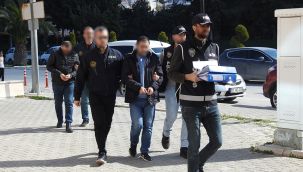 Çeşme'de sahte kimlikle arsa satmaya çalışan 2 kişiye suçüstü
