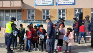 Jandarma ekipleri Güvenli eğitim için okullarda