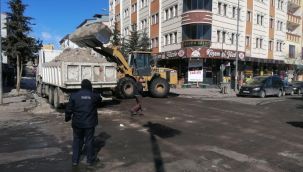Kars’ta belediyenin kar mücadelesi sürüyor