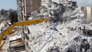 Adıyaman'da enkaz kaldırma çalışmaları devam ediyor
