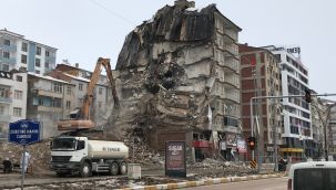 Elazığ'da ağır hasarlı bina sayısı 4 bin 73 oldu
