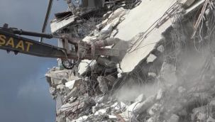 İslahiye'de enkaz kaldırma ve bina yıkım işlemleri sürüyor