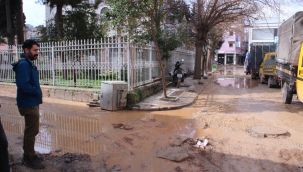Kemeraltı esnafının bozuk yol çilesi: "Caddeyi afet bölgesi ilan ettik"