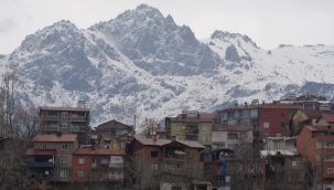 Şırnak'ta bahar beklerken kar geldi