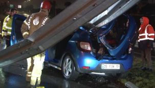 TEM Otoyolu'nda otomobil bariyere girdi