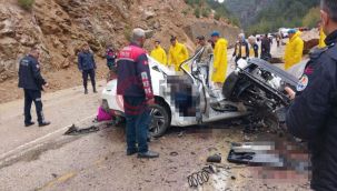 Adana'da otomobilin üzerine kaya parçası düştü