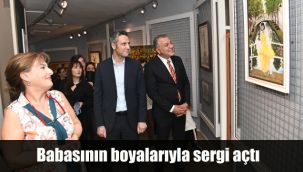 Babasının boyalarıyla sergi açtı