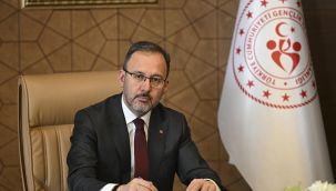 Bakan Kasapoğlu Türkiye'nin Euro 2028 ve 2032'ye adaylık dosyasını imzaladı