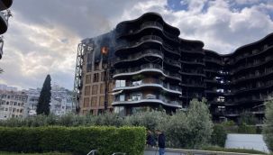 İzmir’de 8 katlı sitede yeniden yükselen alevler paniğe neden oldu