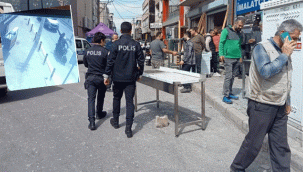 Motosikletli saldırganların 3 kişiyi yaraladığı anlar kameraya yansıdı