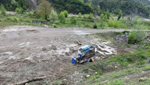 Tarım aracı dere yatağına devrildi: 1 ölü, 1 yaralı
