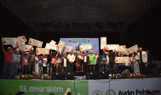13. Emiralem festivalinde Çilek Kokulu muhteşem final