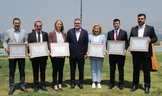 AK Parti’nin İzmir Milletvekilleri mazbatalarını aldı