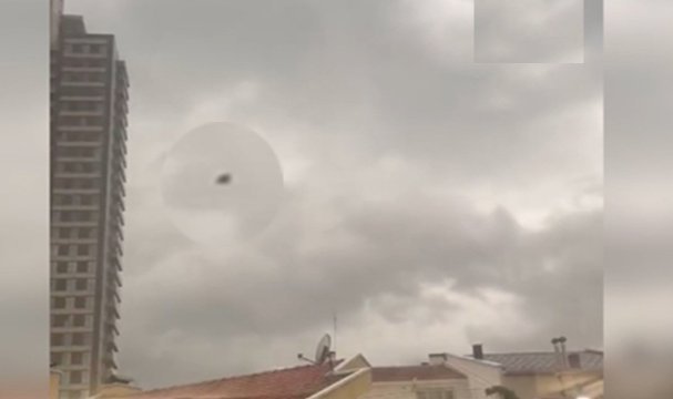 Ankara'da fırtına çatıları uçurdu