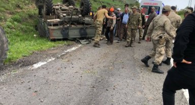 Ardahan'da askeri araç devrildi