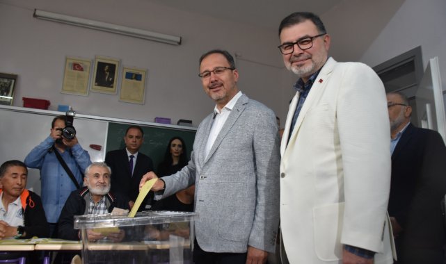 Bakan Kasapoğlu oyunu kullandı: Halkımız akın akın sandıklara koşuyor