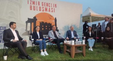 Bakan Varank ve Bakan Kasapoğlu İzmir’de gençlerle buluştu