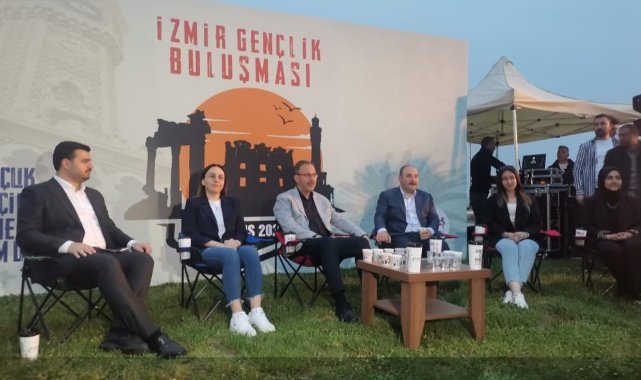 Bakan Varank ve Bakan Kasapoğlu İzmir’de gençlerle buluştu