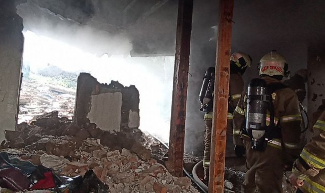 Balıkesir'de metruk evde çıkan yangın korkuttu
