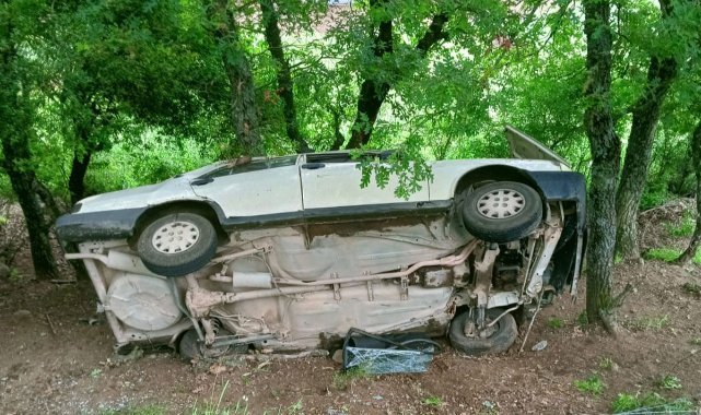 Balya'da otomobil şarampole uçtu