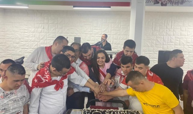 Bayraklı'da engelli askerler yemin ederek terhis oldu