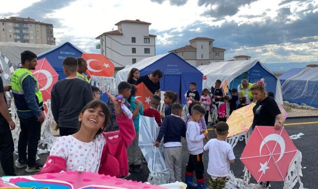 Bornova’nın bahar coşkusu deprem bölgesine taşındı