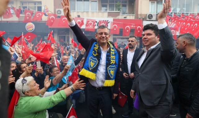 Buca’da miting gibi buluşma: Özgür Özel’e coşkulu karşılama