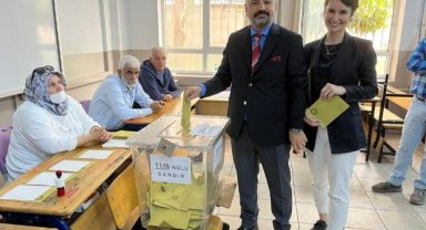 CHP İzmir İl Başkanı Aslanoğlu oyunu kullandı