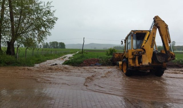 Çorum'da kuvvetli sağanak hayatı felç etti