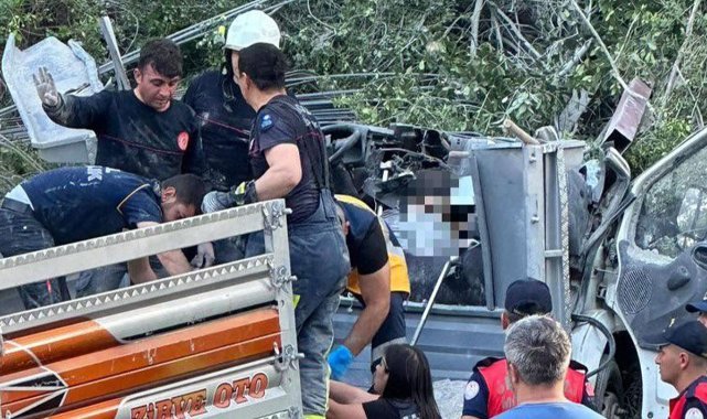Feci kaza: Freni boşalan kamyonet devrildi