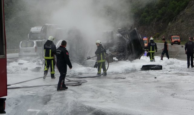 Freni boşalan kimyasal yüklü tır alev alev yandı, faciadan dönüldü