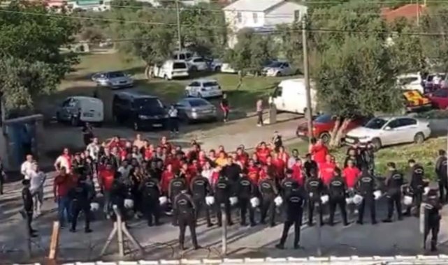 Göztepe taraftarı takımını kaldırımdan destekledi