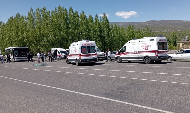 Halk otobüsü ile minibüs çarpıştı: 14 yaralı