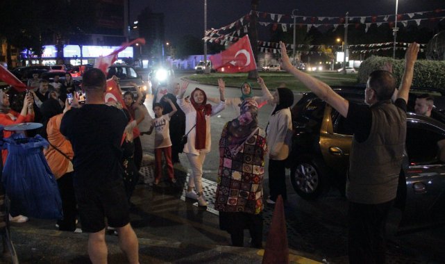 İzmir’de Erdoğan’ın zaferi kutlandı