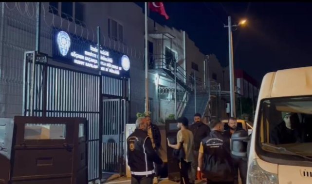 İzmir’de göçmen kaçakçılığı operasyonu: 3 tutuklama