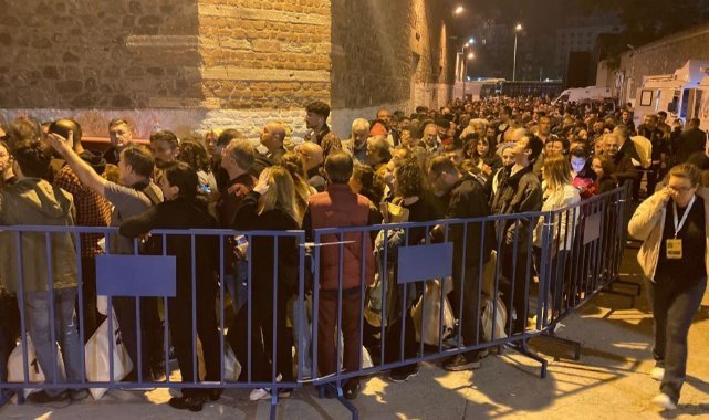 İzmir'de ilçe seçim kurullarında oy pusulası yoğunluğu