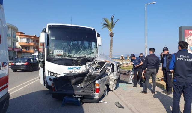 İzmir'de midibüs ile pikap çarpıştı: 1 ölü 6 yaralı