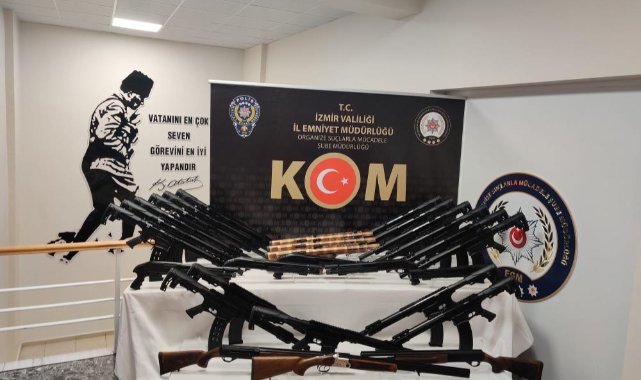 İzmir'de ruhsatsız silah ticareti yapan 2 kişi yakalandı