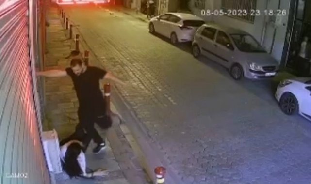 İzmir'de sokak ortasında kadını öldüresiye döven saldırgan tutuklandı