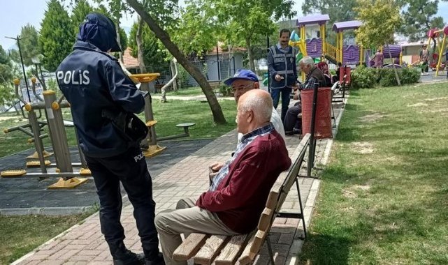 İzmir polisinin okul çevrelerindeki denetimleri sürüyor