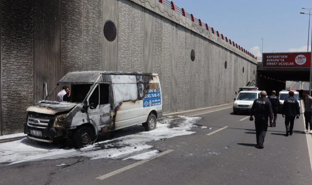 Kayseri'de seyir halindeki kamyonet cayır cayır yandı
