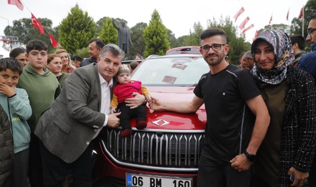 Kınık'ta TOGG rüzgarı esti: "Ülkemizin gururu olan TOGG, Kınık'ımızda"