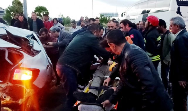 Konya'da iki otomobil çarpıştı: Çok sayıda yaralı var