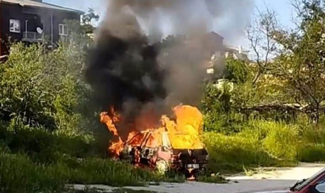 Konya'da park halindeki otomobil cayır cayır yandı