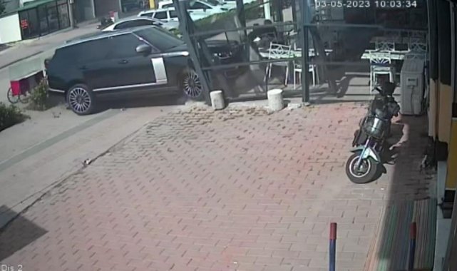 Lüks cip kafeye daldı, müşteriler ölümden döndü